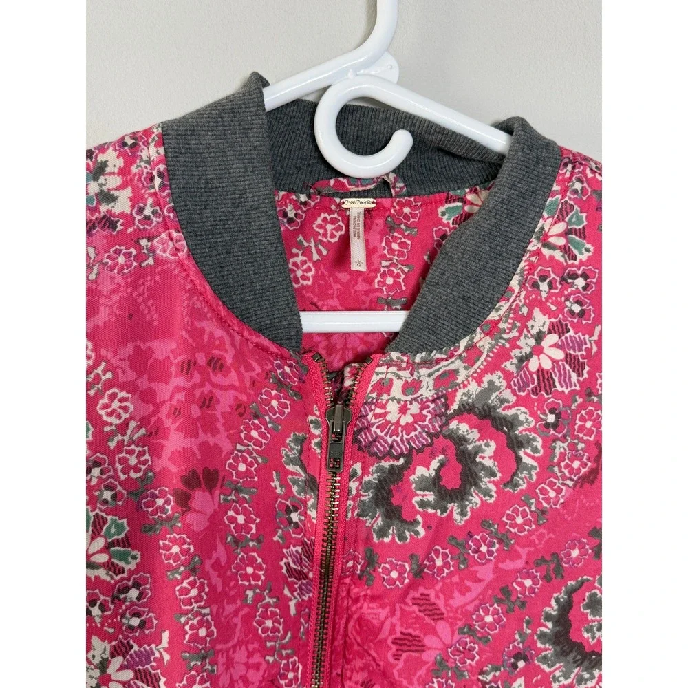 Free People Daytrip Bomber Jacket Sz L Pink Paisley Boho Floral Quilted Zip Up